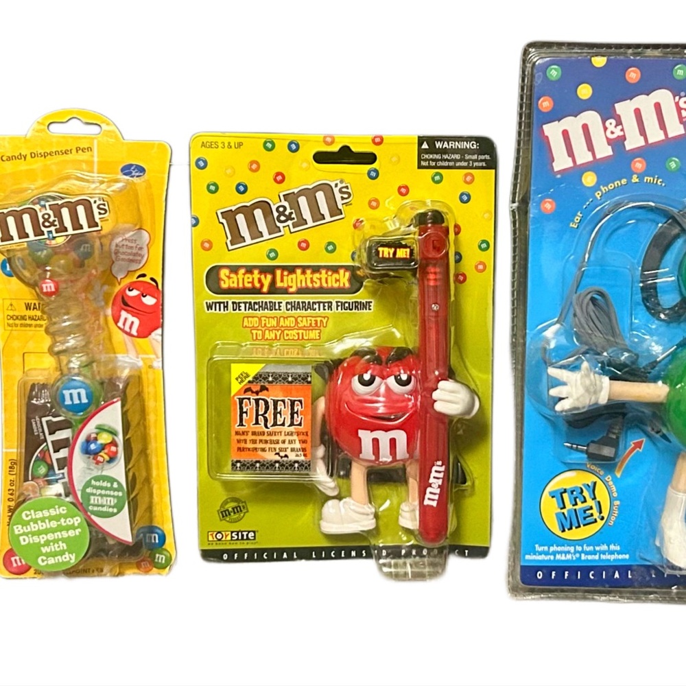 M&M'S Vintage Fun Pack with Red and Green Characters